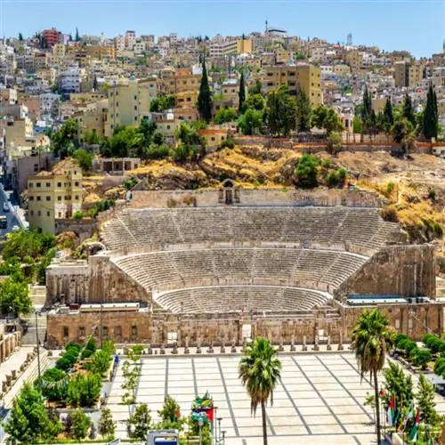 Руины и город в Аммане, Иордания