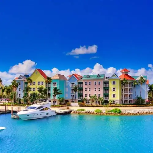 разноцветные дома на Багамах