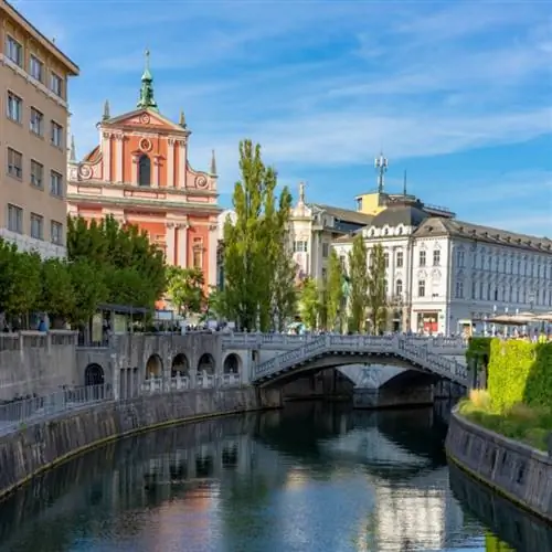 Любянские дома и река с мостом