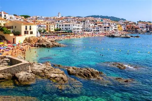 5 прибрежных городов Испании, которые стоит посетить этим летом