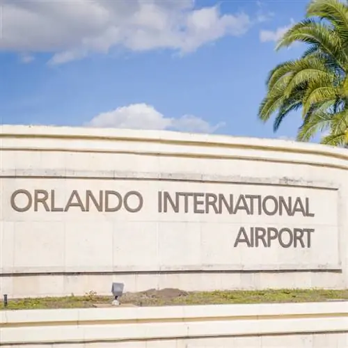 Знак аэропорта Орландо