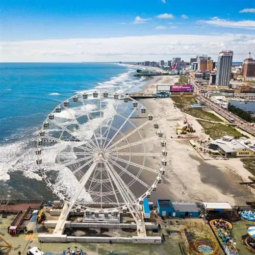 Колесо обозрения и горизонт Атлантик-Сити