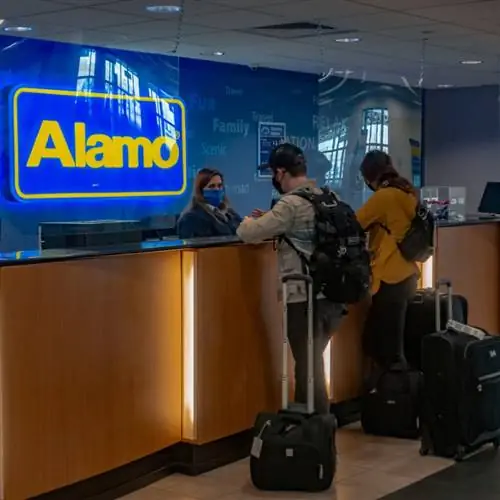 клиенты в Alamo арендуют автомобили