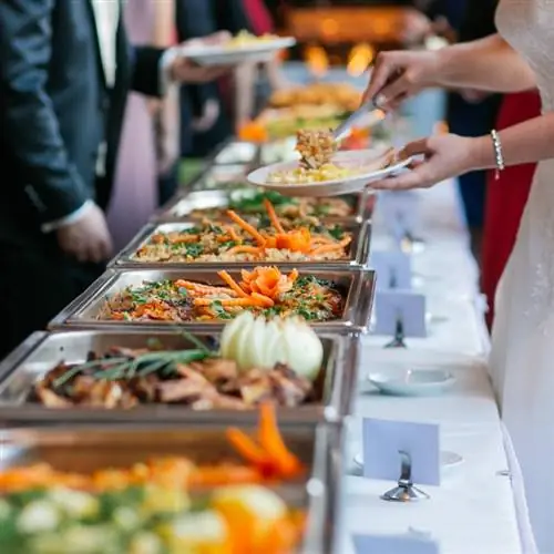 еда на свадьбе