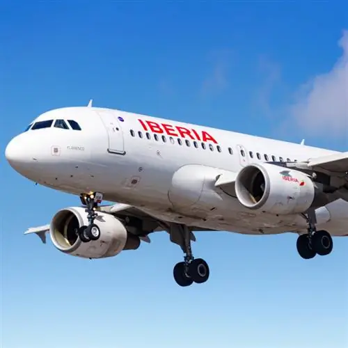 Самолет Iberia Airbus A319 в лондонском аэропорту Хитроу