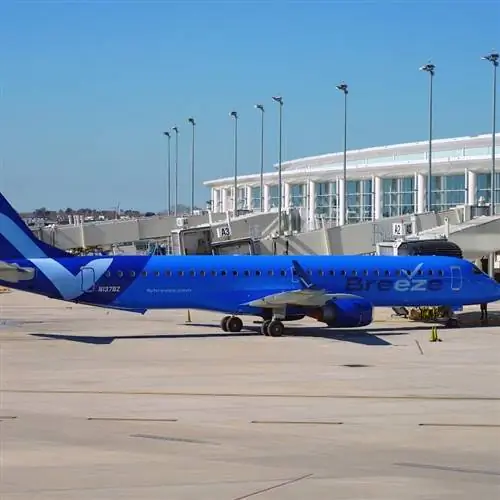 Самолет Breeze Airways