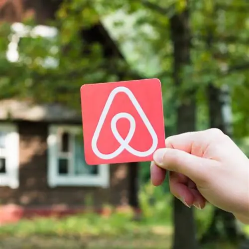 Знак Airbnb