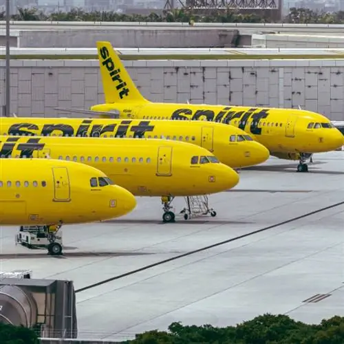 припаркованные самолеты духов