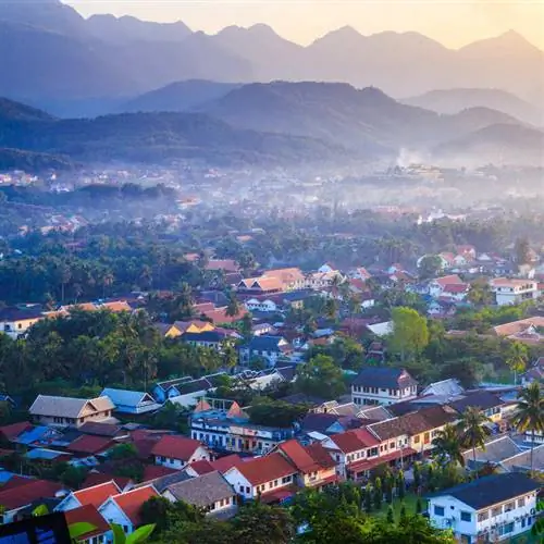 Вид с воздуха на Луангпрабанг в Северном Лаосе, Юго-Восточная Азия