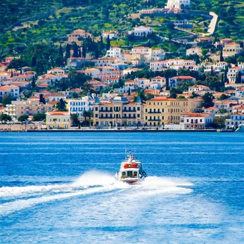 лодка на острове Спецес, Греция