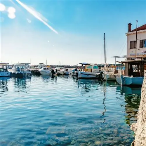 лодки в гавани Хорватии