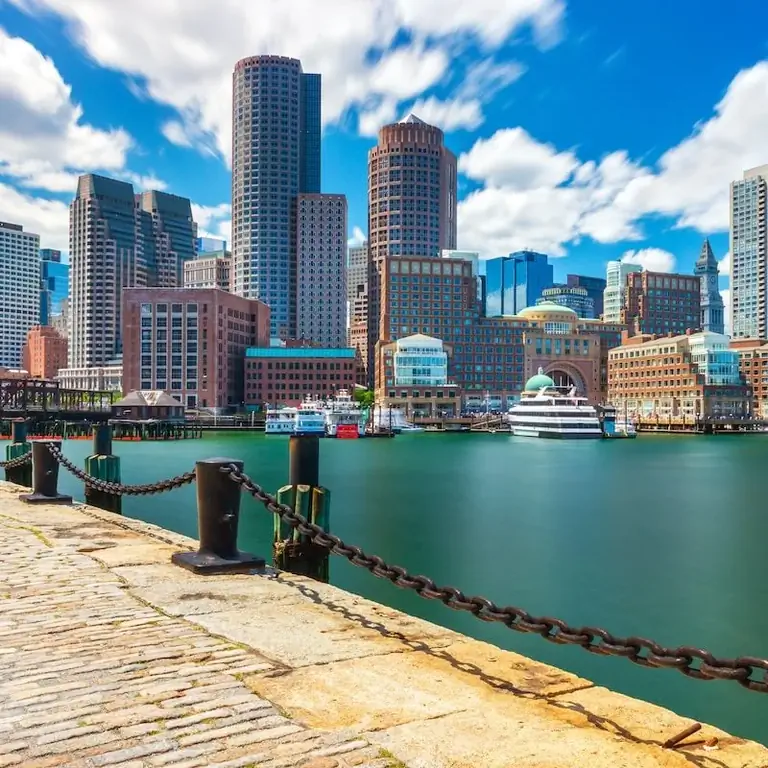 Горизонт Бостона в солнечный день