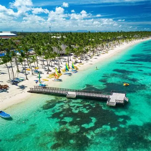 Вид с воздуха на тропический пляж в Доминиканской Республике, Карибское море