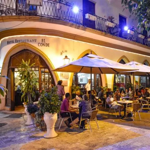 САНТО-ДОМИНГО, ДОМИНИКАНСКАЯ РЕСПУБЛИКА ресторан и обед на свежем воздухе