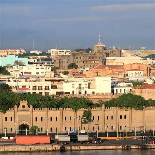 Крепость Осама в колониальном квартале Санто-Доминго, колониальном городе и столице Доминиканской Республики