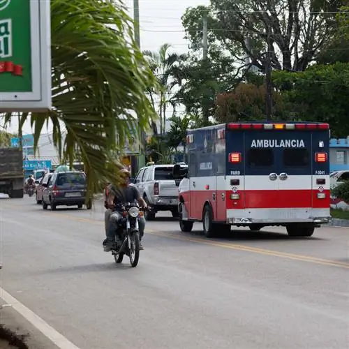 человек на мотоцикле Доминикана