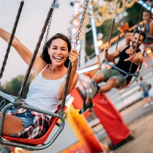 Два друга в парке развлечений, копия