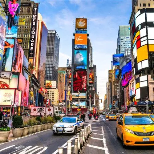 Вечерний снимок Таймс-сквер в Нью-Йорке, США