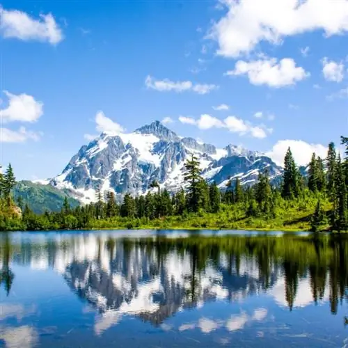 Ледниковое озеро в национальном парке Норт-Каскейдс