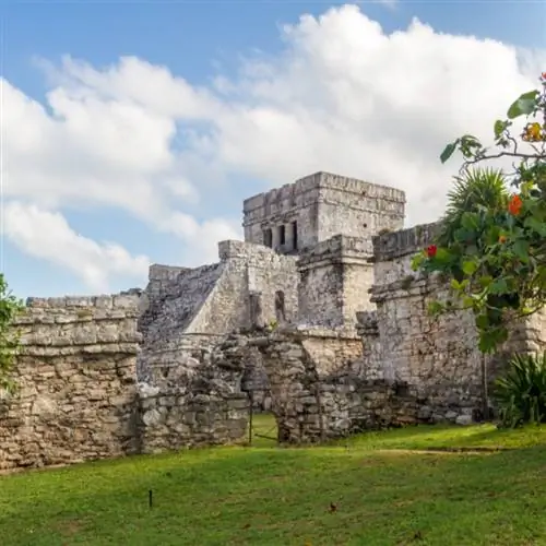 Древний маяк в руинах Тулума