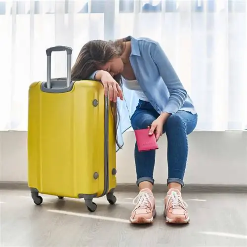 женщина в аэропорту