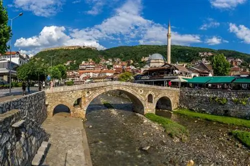 Этот недооцененный город из сборника рассказов может стать лучшим бюджетным направлением в Европе этим летом