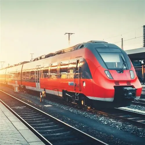 Поезд на рельсах Европы