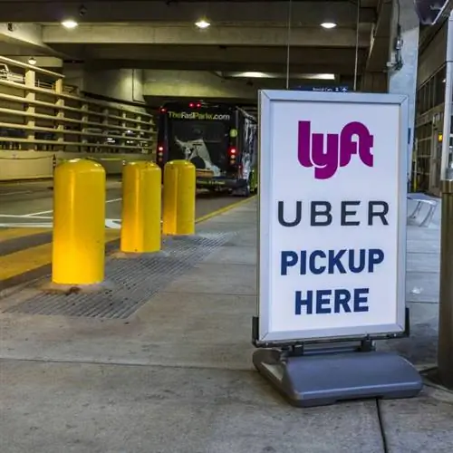 Lyft и Uber в аэропорту