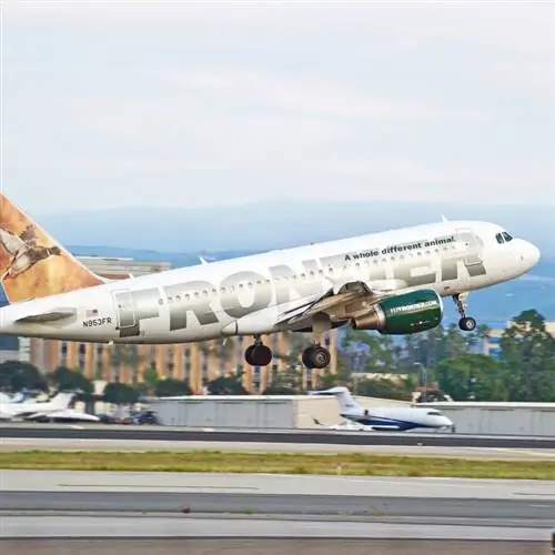 Самолет Frontier Airlines в аэропорту Валифорнии