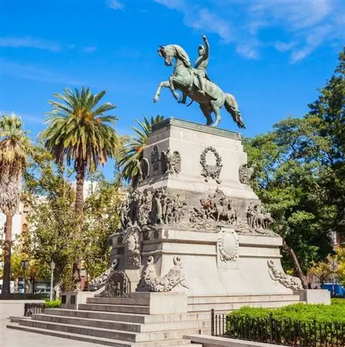 Статуя в Аргентине