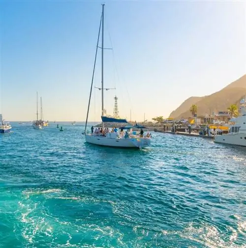 Люди на лодках в Кабо