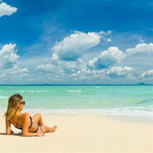 женщина на пляже