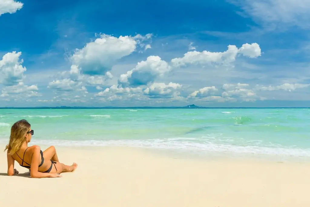 Это 8 самых безопасных мест на Карибах для вашего следующего пляжного отдыха