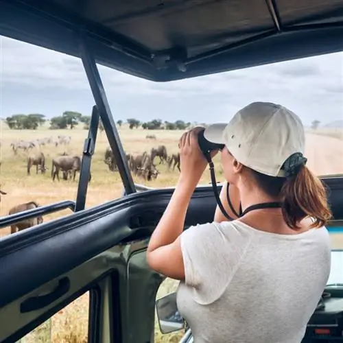 Женщина на сафари