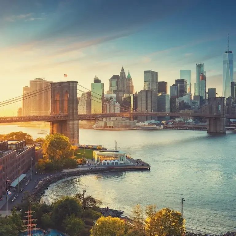 Горизонт Нью-Йорка во время заката