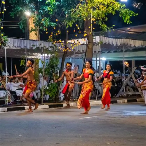 Шри-Ланка танцоры ночью