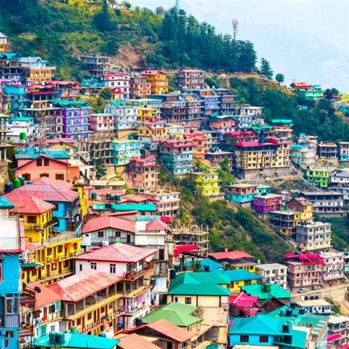 разноцветные дома в Индии