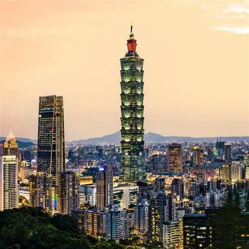 Современный горизонт Тайбэя, Тайвань во время заката, Азия