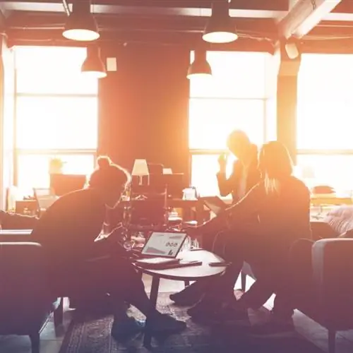 люди в коворкинге