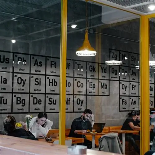 Walter's Coffee Istanbul с цифровыми кочевниками, работающими онлайн