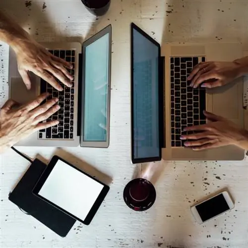 Два онлайн-работника