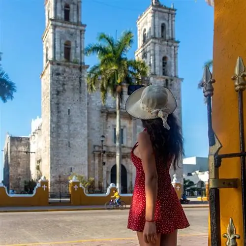 Женщина-путешественница в Мехико