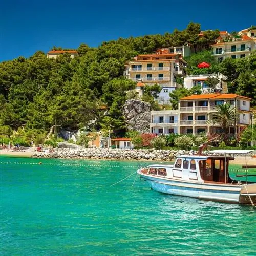 Типичный средиземноморский дом в Макарске, далматинское побережье Хорватии, Юго-Восточная Европа