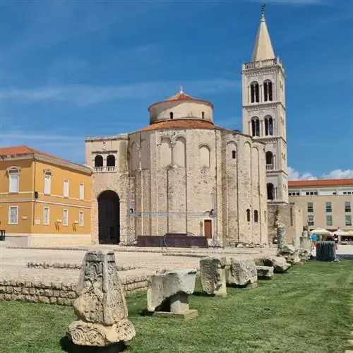 Историческая часть Задара с собором Святого Доната и руинами Римского форума, Задар, Хорватия