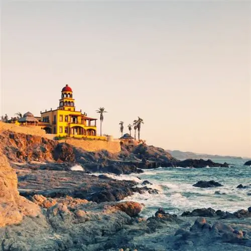 Пляж Тодос-Сантос в Мексике.