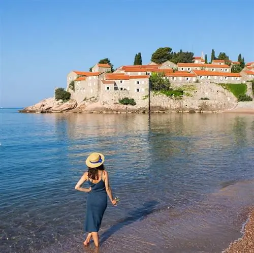 женщина в Черногории