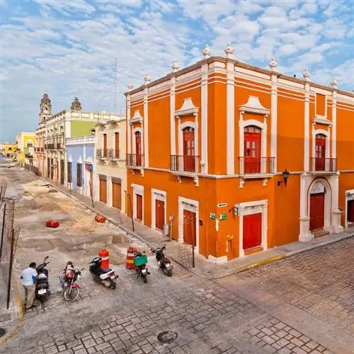 Здания колониальной эпохи в Кампече, столице штата Кампече, полуостров Юкатан, Мексика