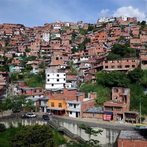 Панорама трущоб в Медельине, Колумбия, Южная Америка
