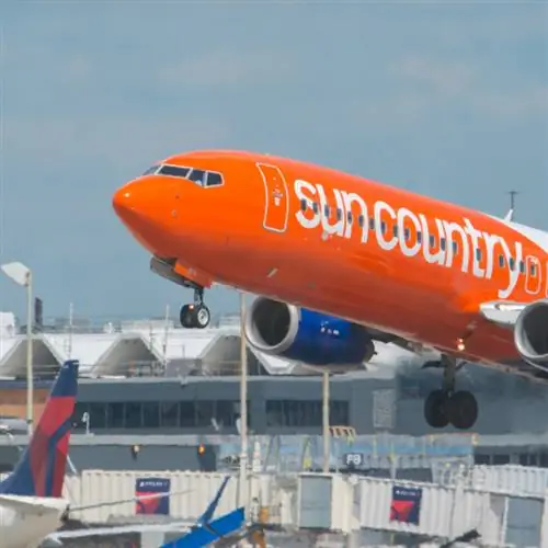 Самолет Sun Country в MSP