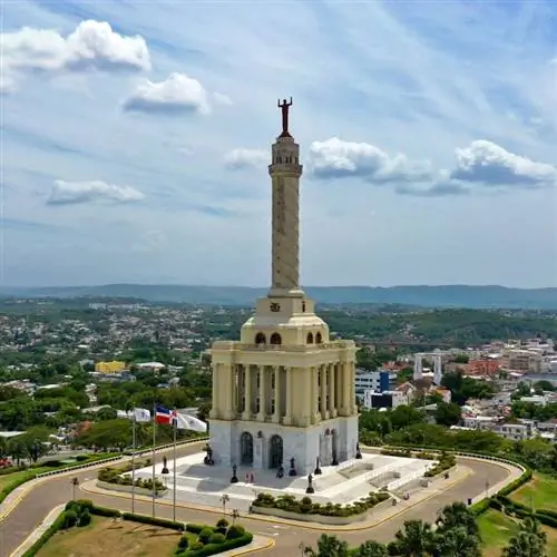 памятник в Сантьяго, Доминиканская Республика